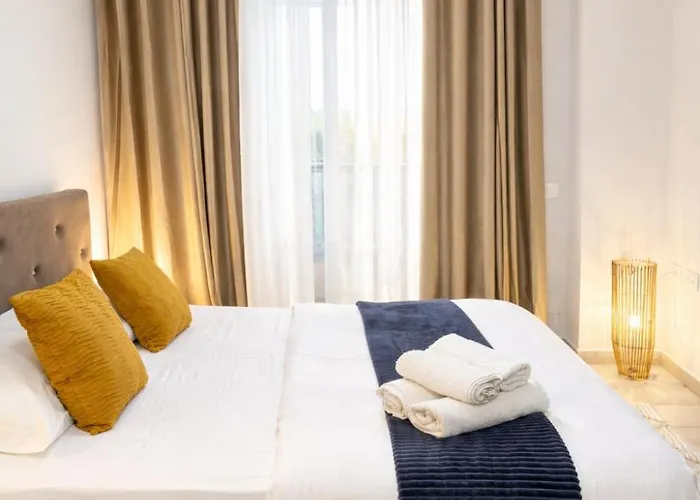 Blloku Balcony Fast Wi-fi Apartment Tirana