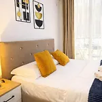 Blloku Balcony Fast Wi-fi 公寓 地拉那