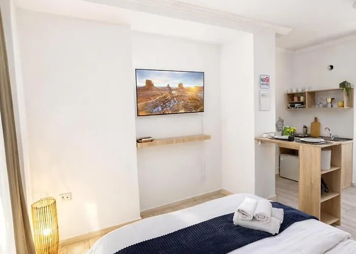 Blloku Balcony Fast Wi-fi * Tirana